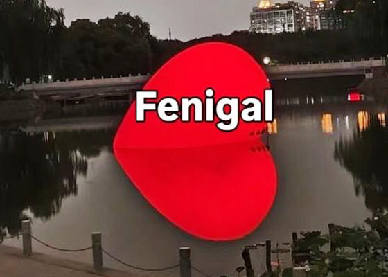 Decoração inflável de 6 metros de largura com luz branca flutuando na água