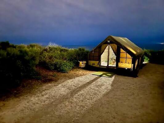 Tenda de Ar Inflável Espaçosa Ideal para Festivais de Acampamento e Reuniões ao Ar Livre Oferecendo Soluções de Abrigo Confortáveis